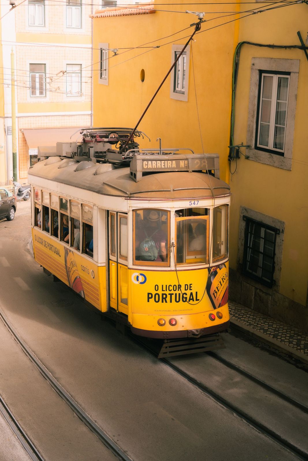 Tranvía en el barrio de Alfama, Lisboa